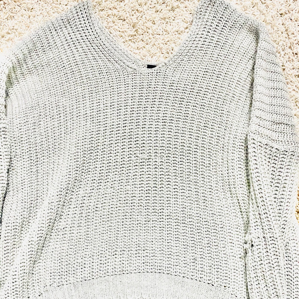 grey swaeter
